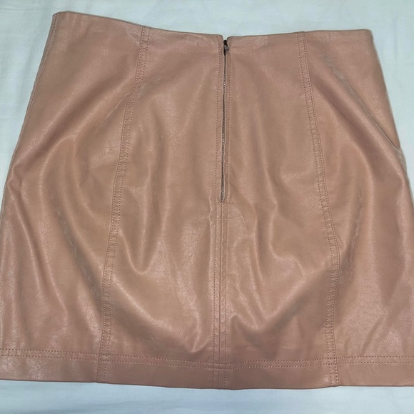 Free people modern vegan suede mini skirt. - Picture 3 of 8